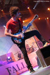 Fall Out Boy�s Joe Trohman Plays Washburn